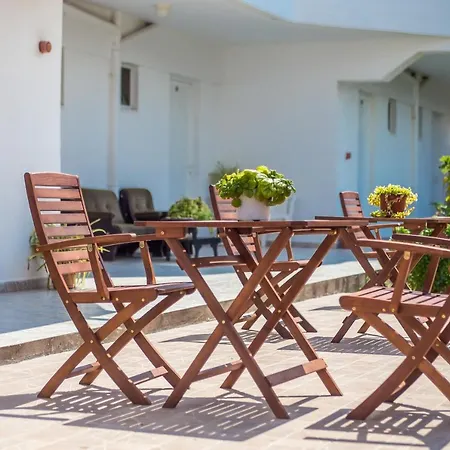 Iatridis (adults Only) アパート ファリラキ